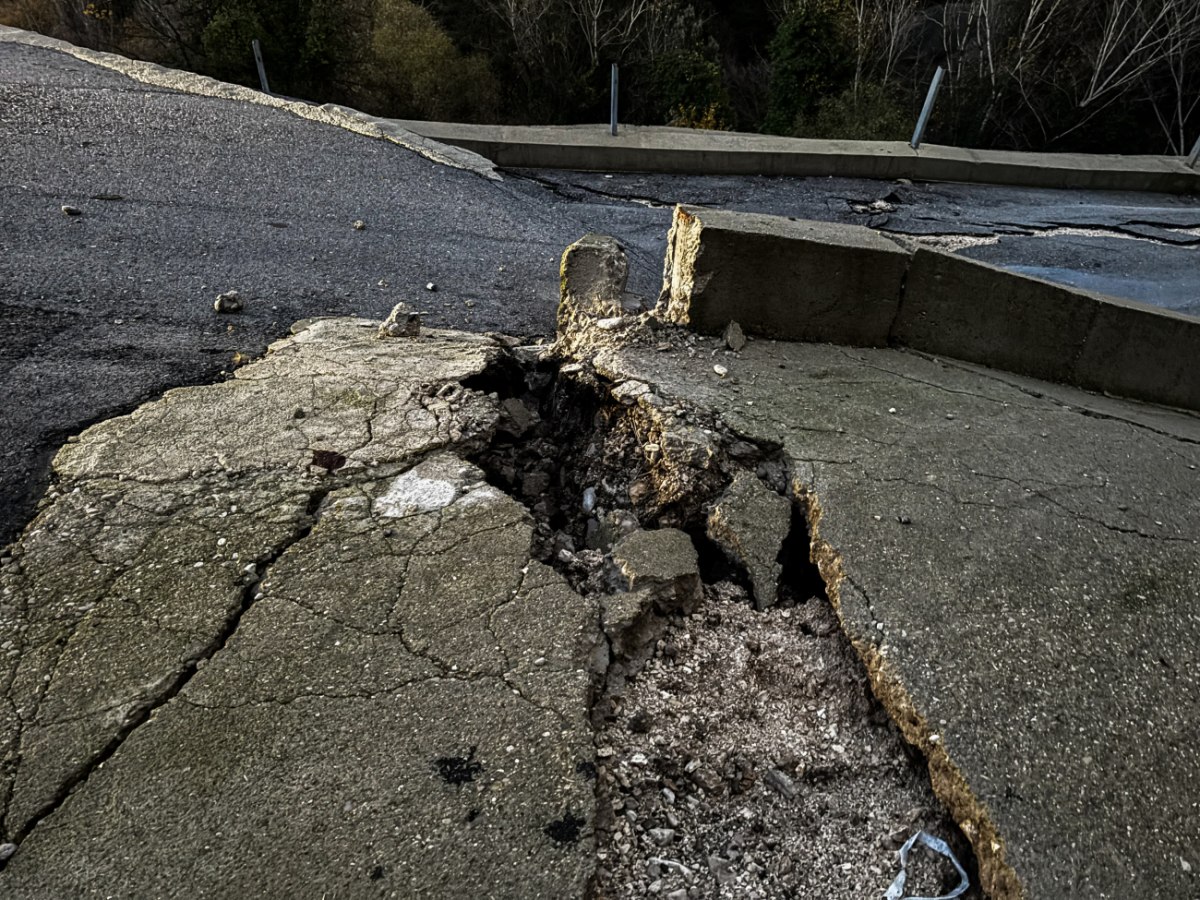 Τζουμέρκα: Εικόνες σοκ από το πέρασμα της κακοκαιρίας – Έρχονται καταιγίδες και «βουτιά» της θερμοκρασίας