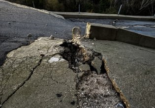Τζουμέρκα: Εικόνες σοκ από το πέρασμα της κακοκαιρίας – Έρχονται καταιγίδες και «βουτιά» της θερμοκρασίας