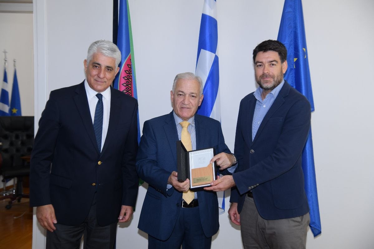 Δίπλα στους Δημάρχους της Ανατολικής Μακεδονίας&Θράκης ο Πρόεδρος της ΚΕΔΕ