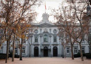 Ισπανία: Προφυλακίστηκαν πρώην υπουργός και σύμβουλός του, κατηγορούμενοι για σκάνδαλο διαφθοράς