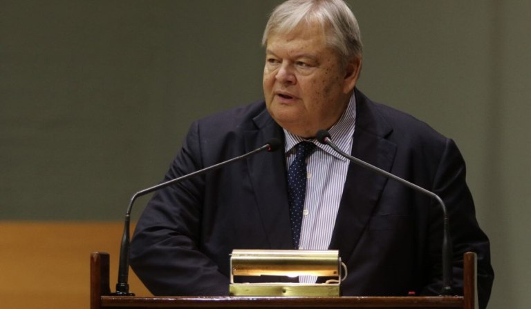 Ευάγγελος Βενιζέλος: «Η χώρα είναι μη διακυβερνήσιμη» και «υπνοβατεί»