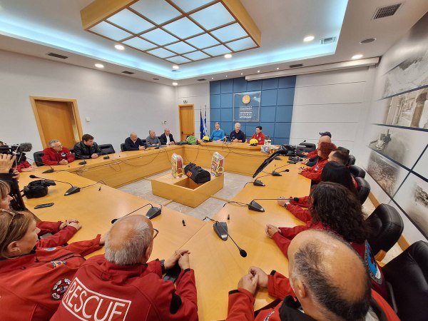 Σημαντική ενίσχυση σε εξοπλισμό για εθελοντές διασώστες της Πελοποννήσου