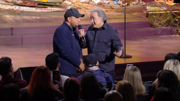 Συγκινητικές στιγμές στο Αλ Τσαντίρι Νιούζ: Στο κοινό βρέθηκε ο Πάνος Ρούτσι – Δάκρυσε ο Λάκης Λαζόπουλος