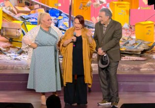 Ο Λάκης Λαζόπουλος υποδέχτηκε στο Αλ Τσαντίρι Νιούζ την Μίρκα Παπακωνσταντίνου και την Παρθένα Χοροζίδου – Η ξεκαρδιστική «ιστορία» από τα παλιά