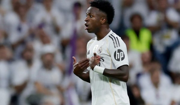 Συνεχίζει να προκαλεί ο Βινίσιους: Τα έβαλε μέχρι και με οπαδό της Ράγιο (vid)