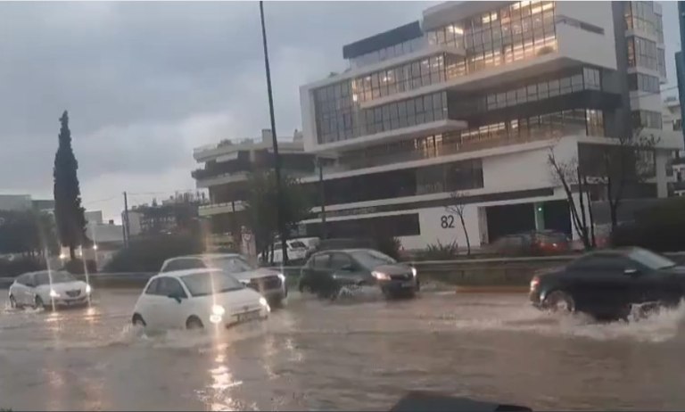 Κακοκαιρία Adel στην Αττική: Ποτάμια οι δρόμοι, ξεριζώθηκαν δέντρα – Πώς θα εξελιχθεί το φαινόμενο