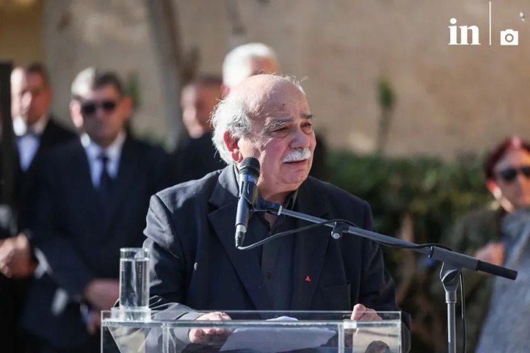 «Μαχόμενος αγωνιστής της πράξης σε όλη σου τη ζωή» – Βούτσης στον επικήδειο για τον Αλέκο Φλαμπουράρη