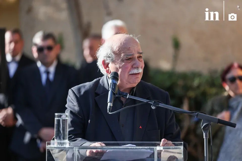 «Μαχόμενος αγωνιστής της πράξης σε όλη σου τη ζωή» – Βούτσης στον επικήδειο για τον Αλέκο Φλαμπουράρη