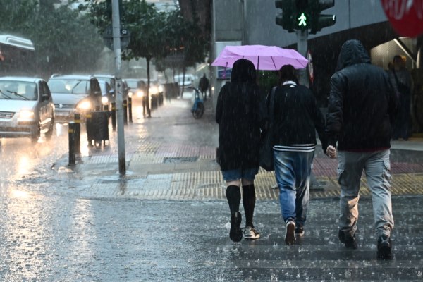 Κακοκαιρία: Προειδοποίηση για βροχές μεγάλης διάρκειας και ισχυρούς ανέμους – Αισθητή η πτώση της θερμοκρασίας