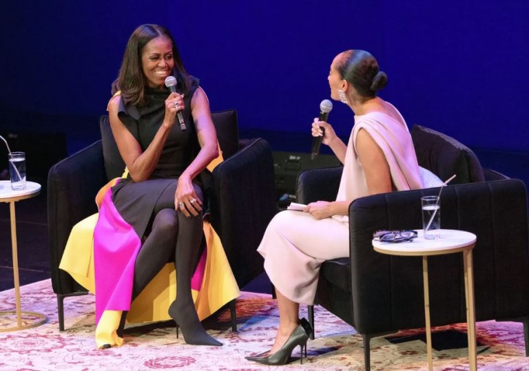 «Να κατεδαφίζεις;» – Η Μισέλ Ομπάμα κατακρίνει την ανακαίνιση του Λευκού Οίκου από τον Τραμπ