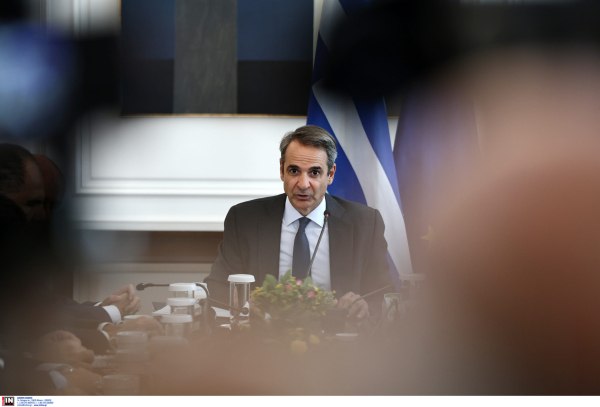 Ανώμαλη προσγείωση στην κοινωνία, αλλά τη λύση δεν θα τη δώσει η επικοινωνία