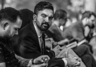 Να πηγαίνεις στην κοινωνία αντί να περιμένεις να έρθει αυτή σε σένα