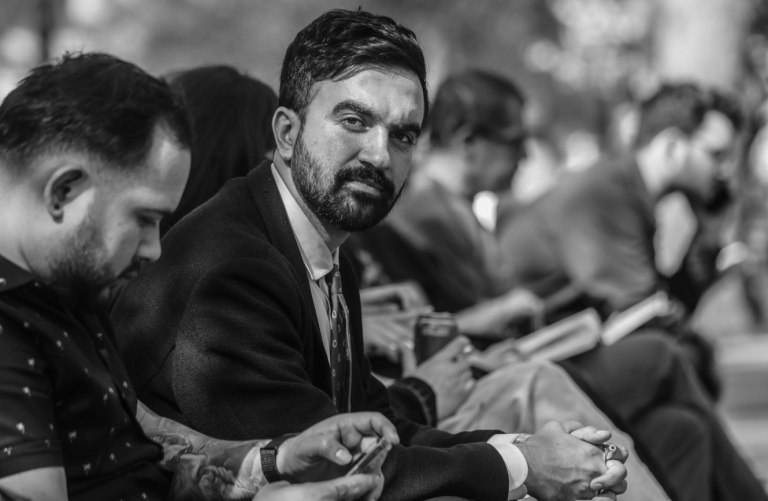 Να πηγαίνεις στην κοινωνία αντί να περιμένεις να έρθει αυτή σε σένα