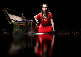 «Η Άλλη Στέλλα»: Για δεύτερη χρονιά στην πάνω σκηνή του Από Μηχανής Θεάτρου