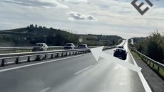 Οδηγούσε ανάποδα στη Μουδανίων με μεγάλη ταχύτητα – Του έκαναν σινιάλο να σταματήσει