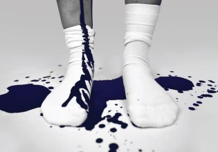 Μαρτυρία μιας κλεμμένης εφηβείας: H θεατρική διασκευή της «Συναίνεσης» της V. Springora στο Υπόγειο του Τέχνης