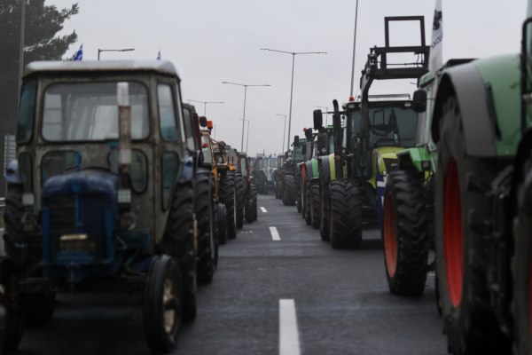 Αγρότες: Χιλιάδες τρακτέρ στους δρόμους, «η πιο μεγάλη κινητοποίηση από το 2016» – Στα σκοινιά η κυβέρνηση