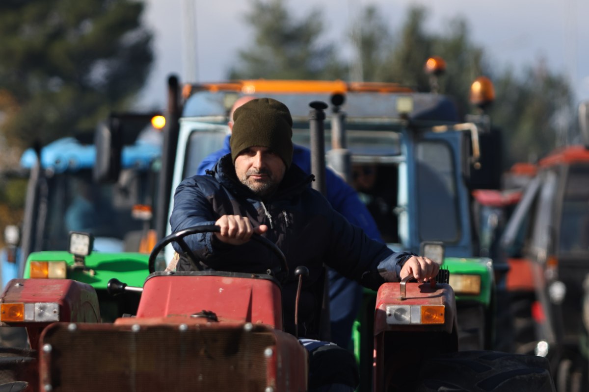 Αγρότες: Συνεχίζουν αλύγιστοι παρά την καταστολή – Συγκέντρωση αλληλεγγύης στους συλληφθέντες, νέα συνέλευση