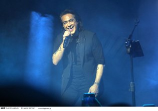 Διονύσης Σχοινάς: Κάνει «Μαύρα Χριστούγεννα» με το νέο ανατρεπτικό τραγούδι του