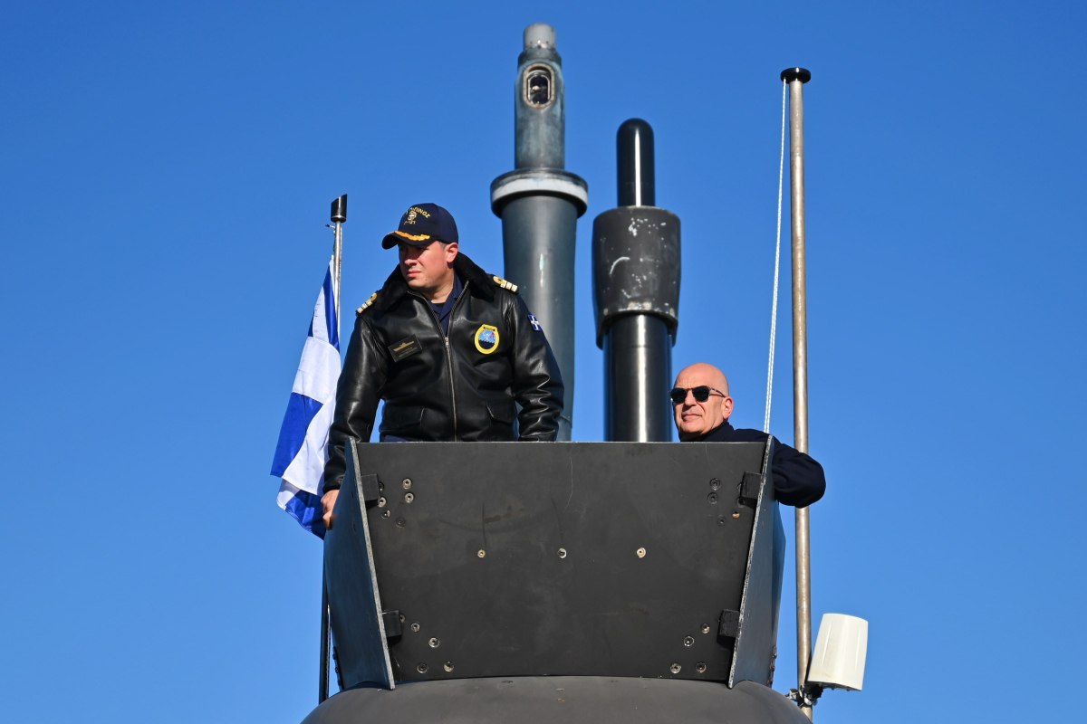 Ο Δένδιας στο Υποβρύχιο «ΠΙΠΙΝΟΣ» – Παρακολούθησε βολή του νέου τύπου τορπίλης «SeaHake mod4»