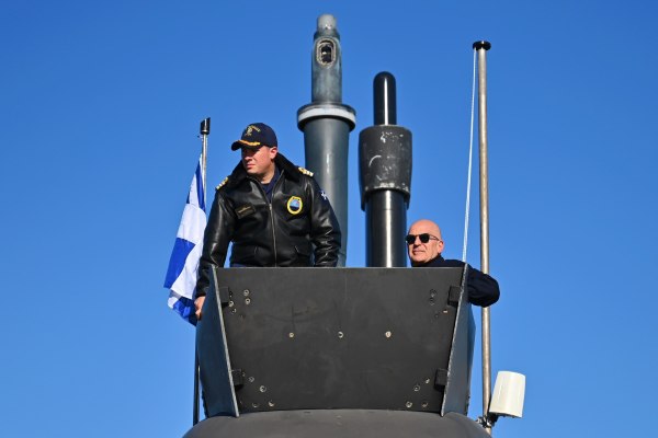 Ο Δένδιας στο Υποβρύχιο «ΠΙΠΙΝΟΣ» – Παρακολούθησε βολή του νέου τύπου τορπίλης «SeaHake mod4»