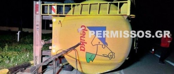 Ανατροπή βυτιοφόρου στη Θηβών – Λιβαδειάς