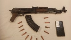 Συναγερμός σε σταθμό ΚΤΕΛ της Αθήνας: 20χρονος εντοπίστηκε με καλάσνικοφ