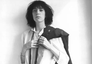 Horses: 50 χρόνια μετά την κυκλοφορία του το άλμπουμ της Πάτι Σμιθ ακούγεται ακόμα «επικίνδυνα ζωντανό»