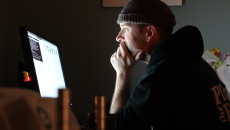 Τα chatbot τροφοδοτούν ψυχωτικές ιδέες, προειδοποιπούν γιατροί