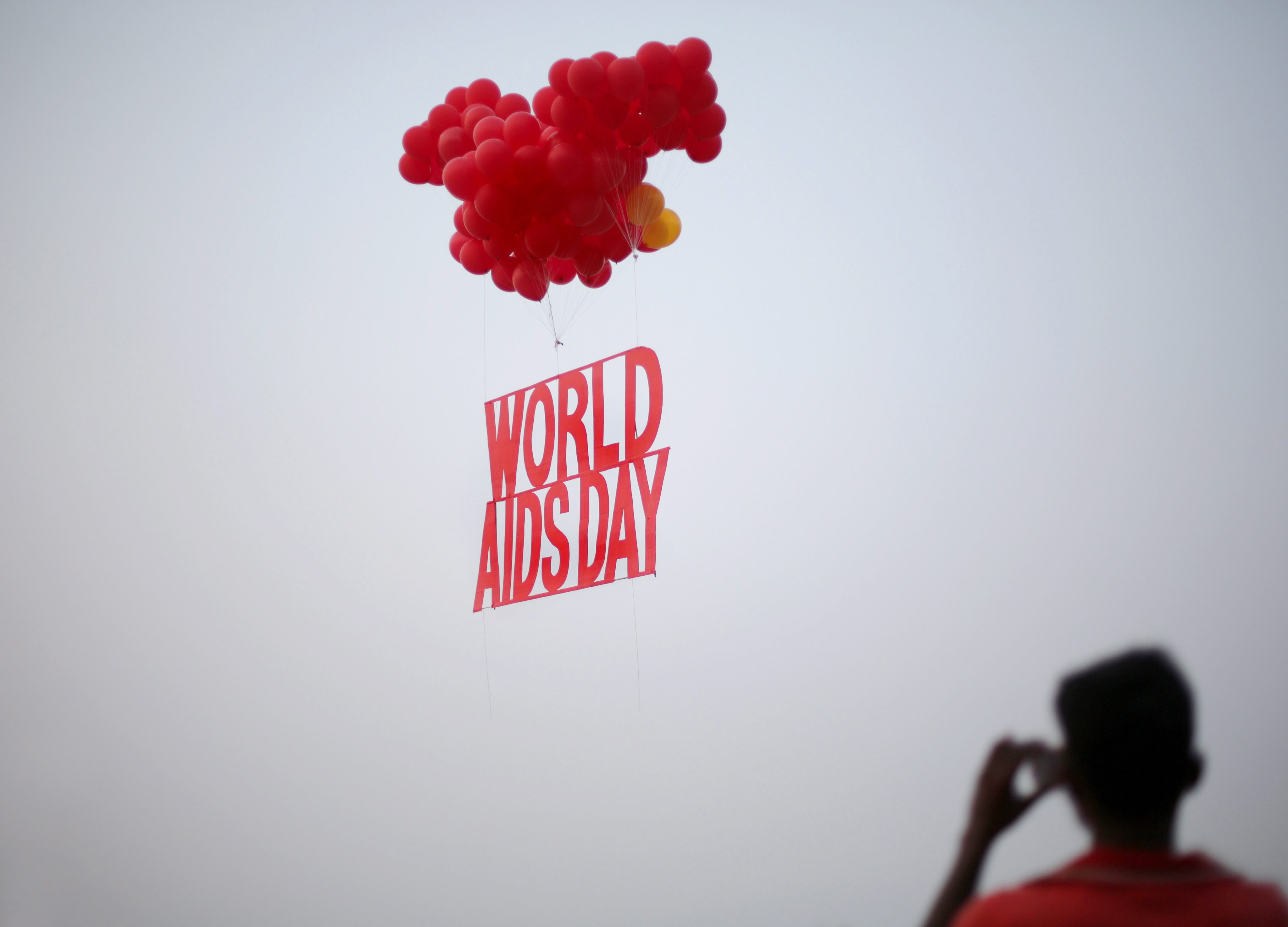 Μήνυμα του προέδρου του ΙΣΑ για την Παγκόσμια Ημέρα AIDS – «Λιγότερη προκατάληψη και περισσότερη γνώση»