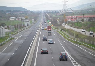 Αγρότες: Βελτιωμένη η κατάσταση στο εθνικό οδικό δίκτυο – Με χαμηλές ταχύτητες η διέλευση από τα μπλόκα
