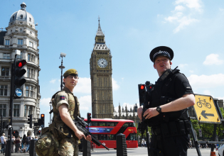 Βρετανία: Το Λονδίνο ξεκινά ένα πρόγραμμα για προσέλκυση νέων στις ένοπλες δυνάμεις