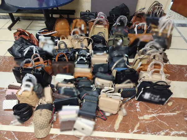 Τρεις συλλήψεις για παράνομο εμπόριο και προϊόντα «μαϊμού» στον Πειραιά