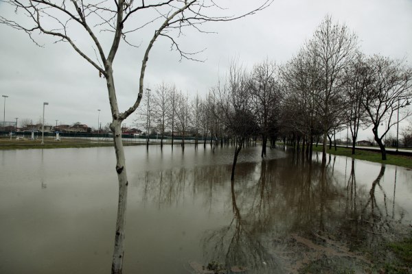 Θεσσαλία: Κοντά στα όρια υπερχείλισης ο Πηνειός