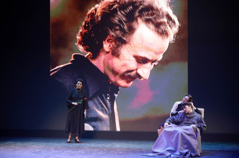 Τα ριζίτικα, τα βυζαντινά, τα λαϊκά: Ο Νίκος Ξυλούρης θα είναι για πάντα ο «Αρχάγγελος της Κρήτης»