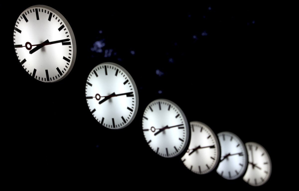 Η γενική σχετικότητα προβλέπει ότι η βαρύτητα και η ταχύτητα διαστέλλουν τον χρόνο (EPA)