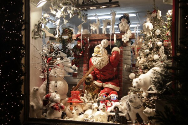 Παραμονή Πρωτοχρονιάς: Τι ώρα κλείνουν σήμερα καταστήματα και σούπερ μάρκετ