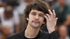 «Για να είσαι επιτυχημένος πρέπει να είσαι σέξι με έναν straight τρόπο»: Ο Μπεν Γουίσοου παρατηρεί τη λίμπιντο της Νέας Υόρκης