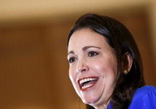 Δεν πάει στο Όσλο για το Νόμπελ η Μαρίνα Κορίνα Ματσάδο – Θα παραλάβει το βραβείο η κόρη της