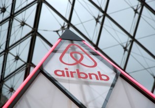 Airbnb: Οι νέοι περιορισμοί για να επιστρέψουν σπίτια στην αγορά