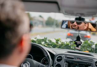 Γιατί όταν οδηγείτε είναι καλύτερα να κρατάτε το στόμα σας κλειστό
