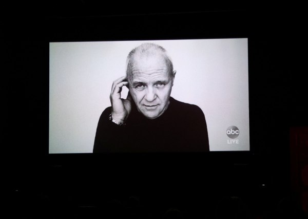 Μουρμουρίζουν, παριστάνουν τον Μάρλον Μπράντο – Η αιχμηρή συμβουλή του θρύλου Άντονι Χόπκινς στους νέους ηθοποιούς