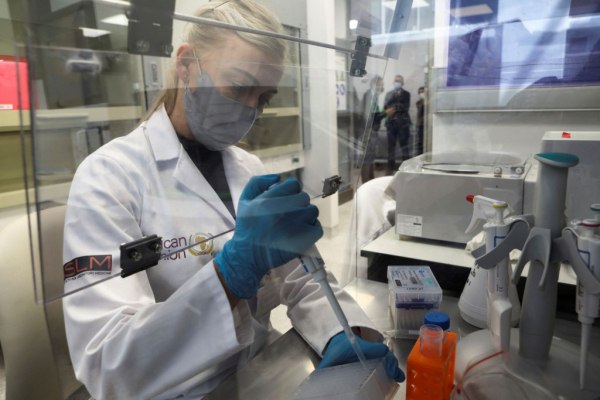 Δεκαοκτώ παιδιά σε 11 οικογένειες έχουν γεννηθεί στην Ελλάδα με το σπέρμα του Δανού δότη