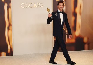 Ο Έιντριεν Μπρόντι είναι σίγουρος ότι η τεχνητή νοημοσύνη «δεν θα μπορέσει ποτέ να αντικαταστήσει τα συναισθήματα»