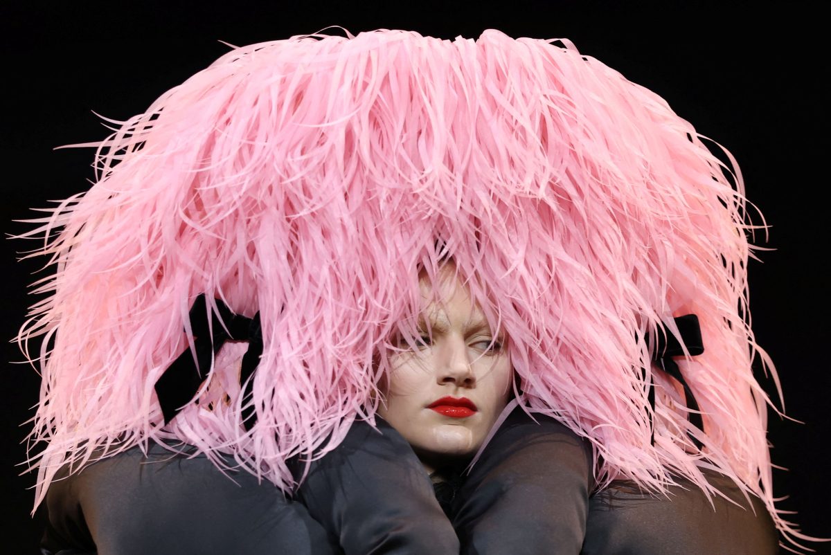 Απωθητικά, άβολα, δυστοπικά πατρόν – Τι ακριβώς κάνει η μόδα στις γυναίκες;