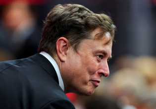 Έλον Μασκ: Σάλος με σχόλιο του μεγιστάνα για 19χρονη που κινδύνευε με απέλαση