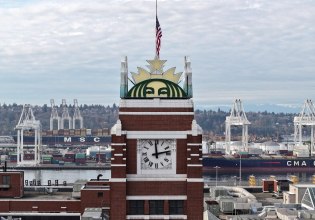 Starbucks: Σε «ομηρία» η πρώτη συλλογική σύμβαση