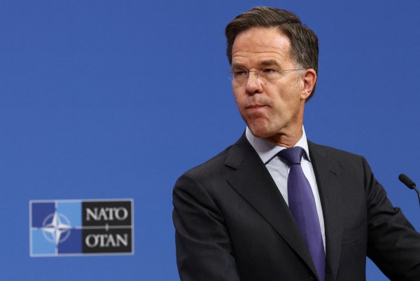 ΝΑΤΟ: Πώς θα αντιμετωπίσει «τον υβριδικό πόλεμο» της Ρωσίας – Οι επιλογές που εξετάζει