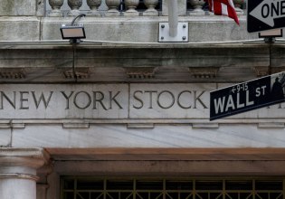 Wall Street: Αγωνία για τη διαμάχη στη Fed και τις προθέσεις Πάουελ για τα επιτόκια