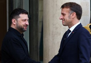 Ο Μακρόν προειδοποίησε τους Ευρωπαίους ότι οι ΗΠΑ «πιθανόν θα προδώσουν» την Ουκρανία στο εδαφικό